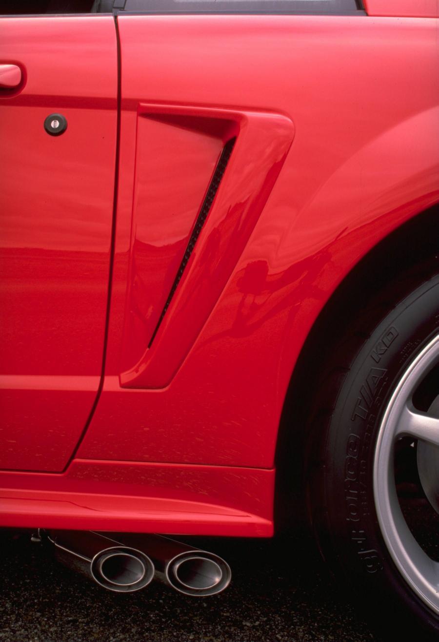  Ford Mustang SVT Cobra R 2000 года  (фото 17 из 128)